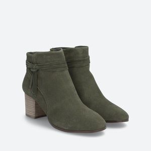 Green suede boots